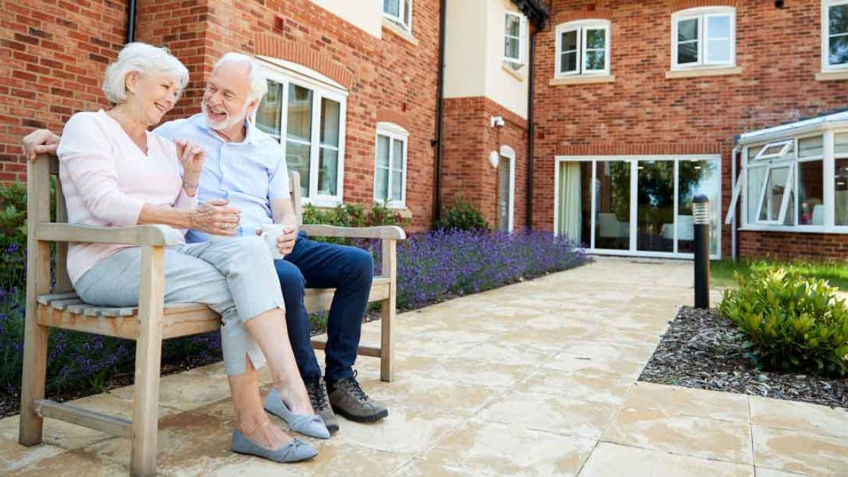 Independent Living with Ease: Features to Look for in a Retirement Community